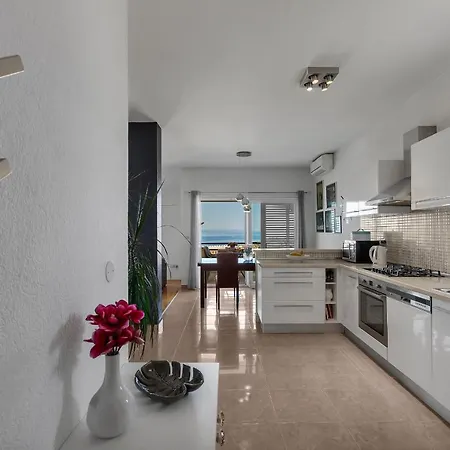 Apartment Stunning City View *