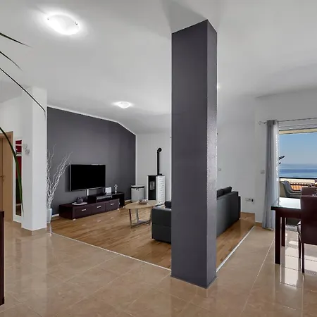 Apartment Stunning City View