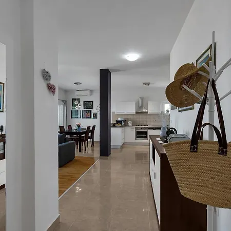 Apartment Stunning City View Makarska