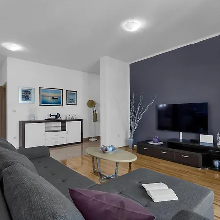 Stunning City View Apartment