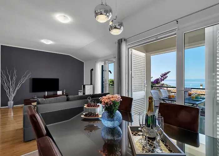 Apartment Stunning City View