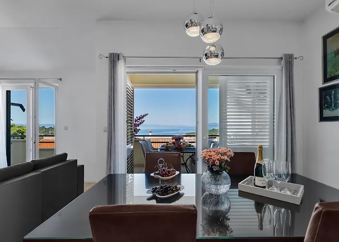 Stunning City View Apartment *