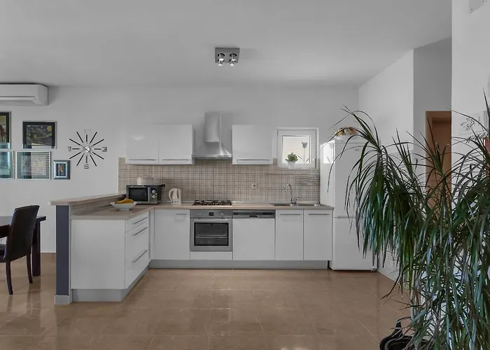 Stunning City View Apartment *