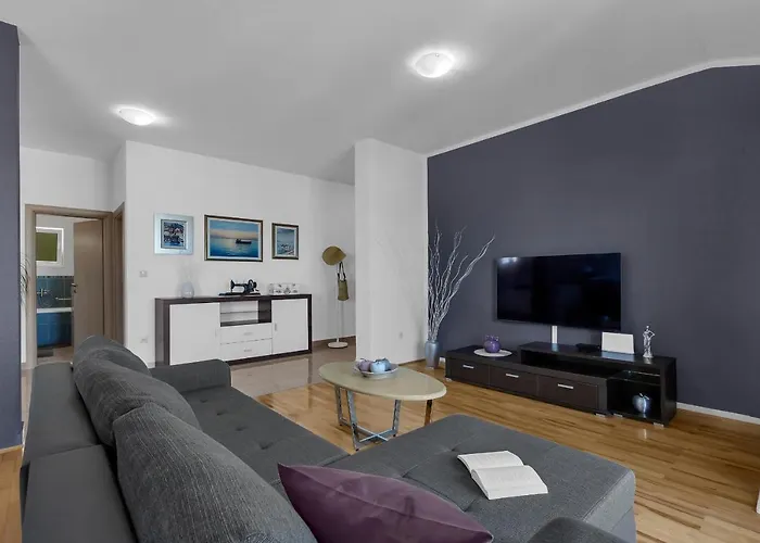 Stunning City View Apartment